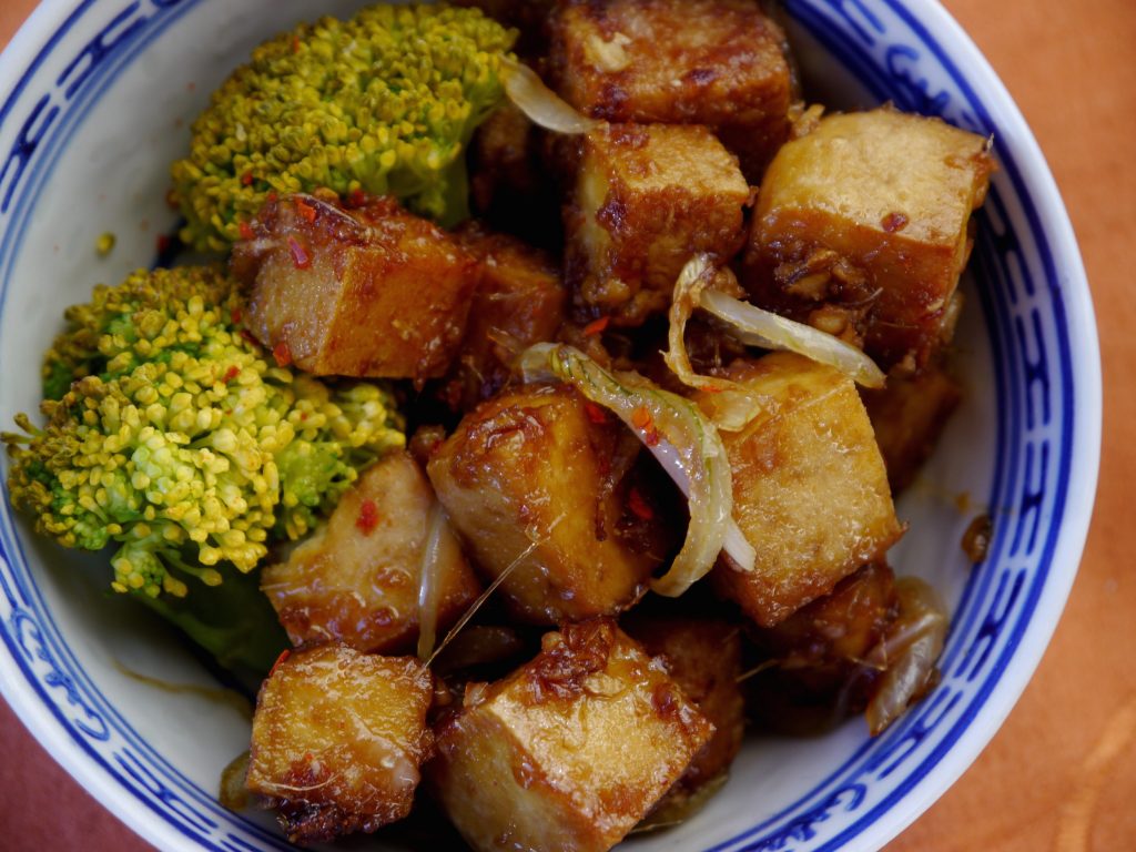 ingwer-chili-tofu-karamellisiert-rezept-vegan-paradiesfutter