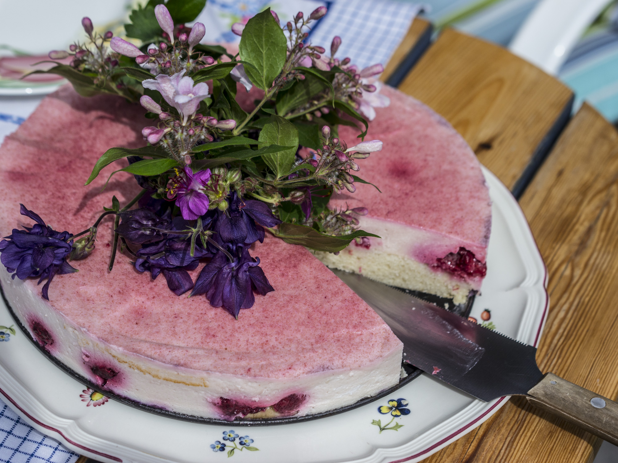 Vegane Luftige Rhabarber Creme Torte Rezept Von Paradiesfutter